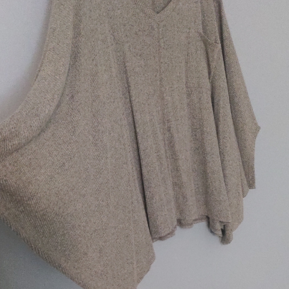 EUC✨ HUDSON GRAY oversized medium (XL) oatmeal short sleeve v-neck knit top - Picture 6 of 14